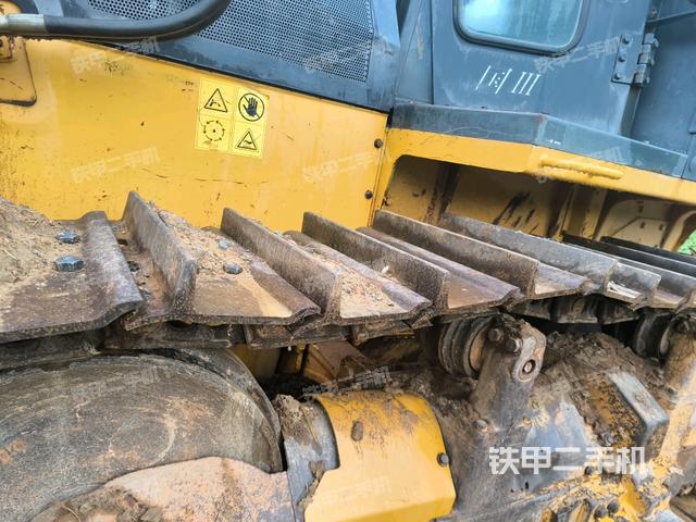 右引導(dǎo)輪(推土機(jī)底盤及工作裝置) 右引導(dǎo)輪(推土機(jī)底盤及工作裝置)