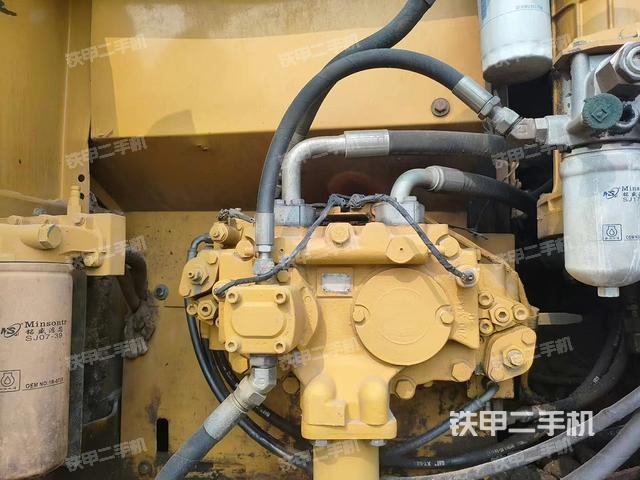 液壓泵艙室正面整體(整機(jī)外觀) 液壓泵艙室正面整體(整機(jī)外觀)