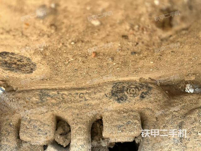單側(cè)履帶整體(整機外觀) 單側(cè)履帶整體(整機外觀)