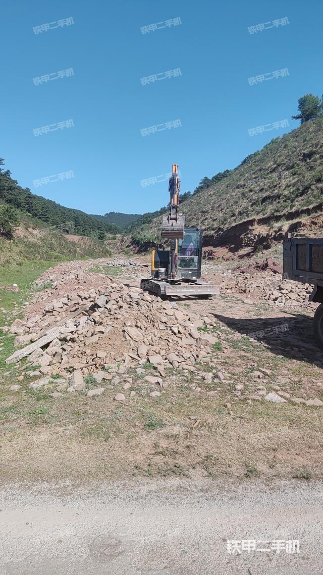 駕駛室整體(整機(jī)外觀) 駕駛室整體(整機(jī)外觀)