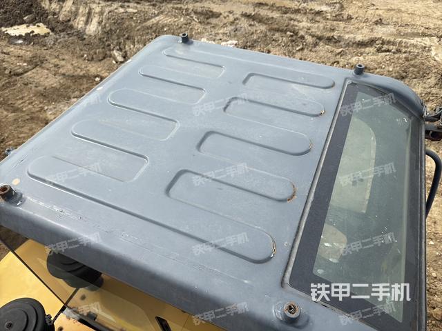 駕駛室頂部（整機外觀）