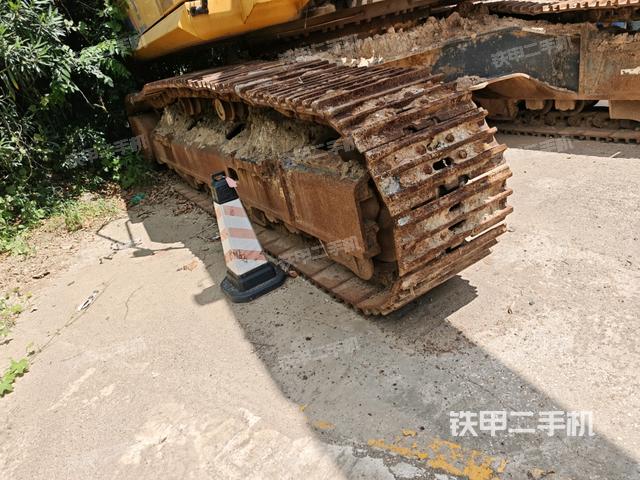 單側(cè)履帶整體(整機外觀) 單側(cè)履帶整體(整機外觀)