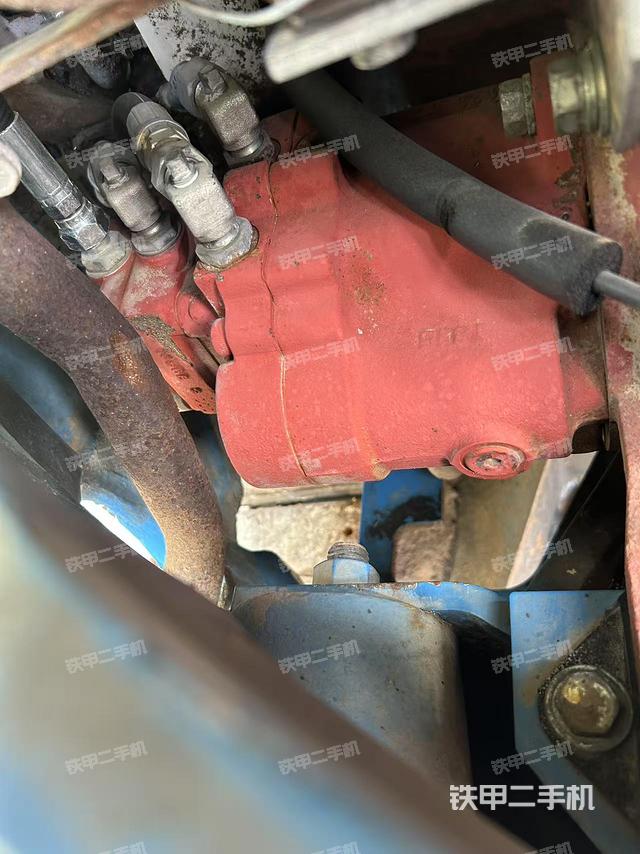液壓泵艙室正面整體(整機(jī)外觀) 液壓泵艙室正面整體(整機(jī)外觀)