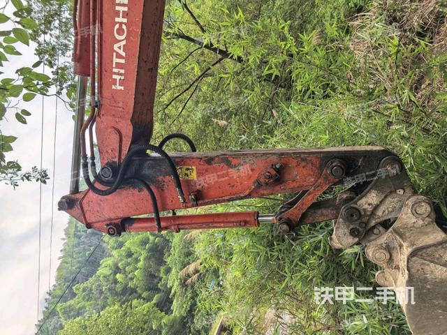鏟斗右后整體(工作和回轉(zhuǎn)裝置) 鏟斗右后整體(工作和回轉(zhuǎn)裝置)