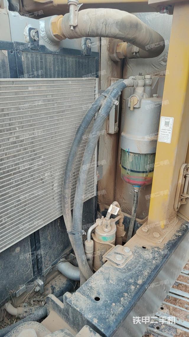 液壓泵艙室正面整體(整機(jī)外觀) 液壓泵艙室正面整體(整機(jī)外觀)