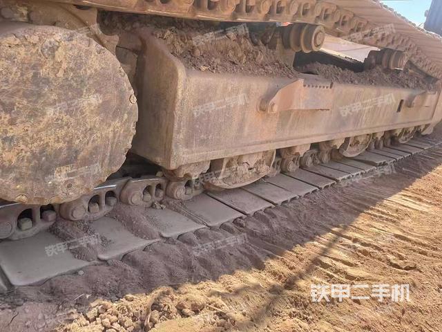 單側(cè)履帶整體(整機外觀) 單側(cè)履帶整體(整機外觀)