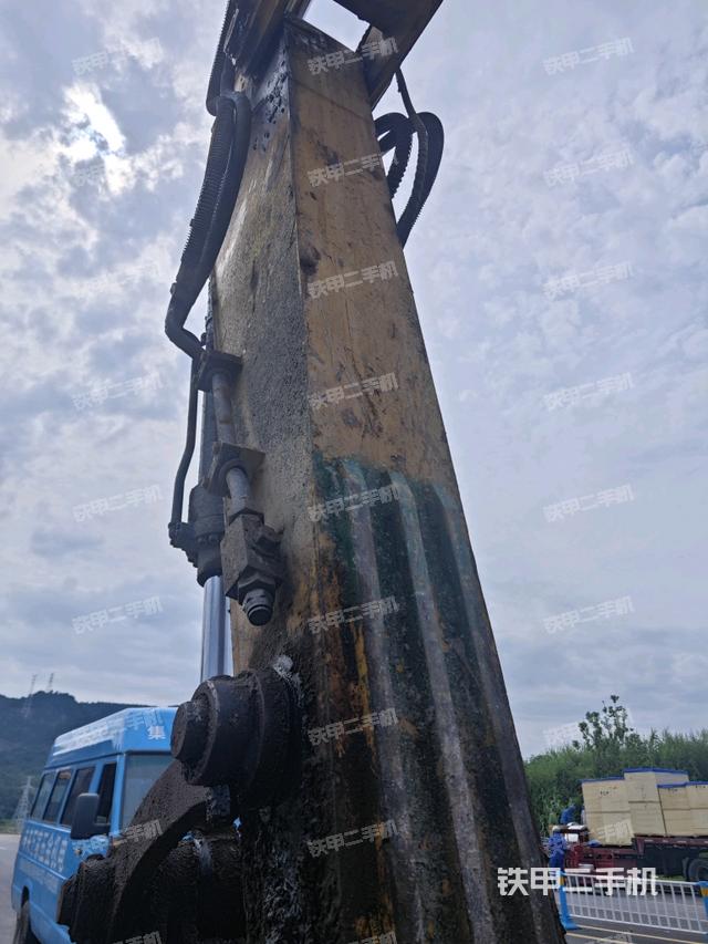 小臂整体左后(工作和回转装置) 小臂整体左后(工作和回转装置)