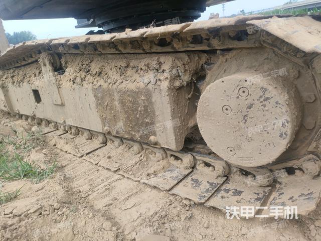 单侧履带整体(整机外观) 单侧履带整体(整机外观)