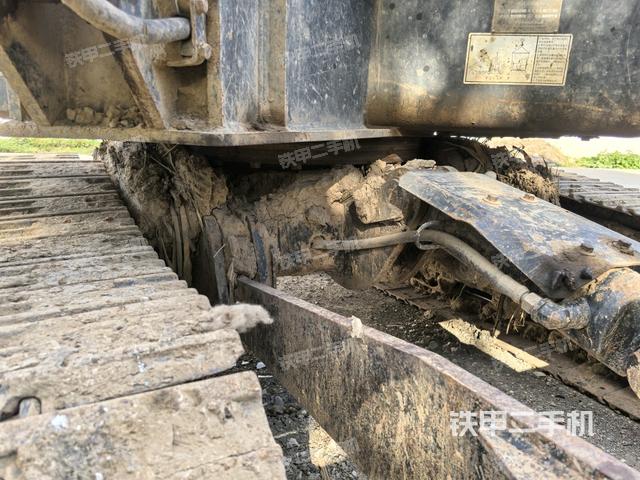 轉盤和下車架正前(工作和回轉裝置) 轉盤和下車架正前(工作和回轉裝置)