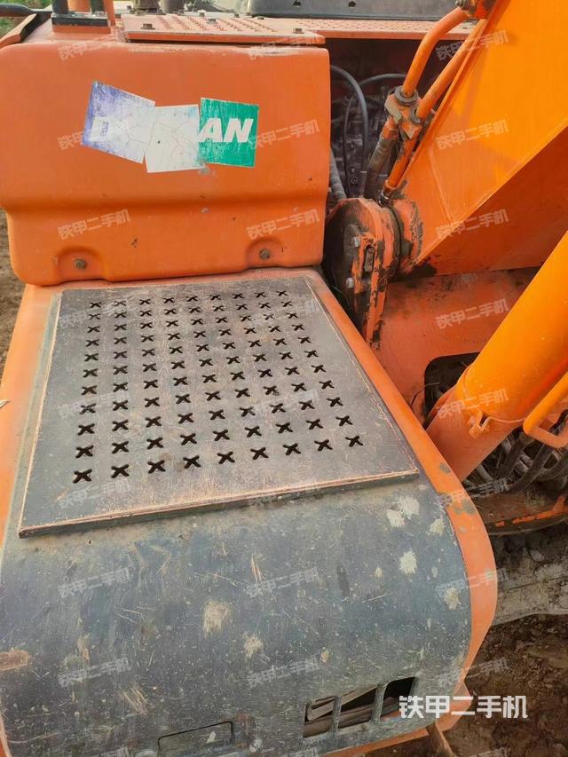 驾驶室整体(整机外观) 驾驶室整体(整机外观)