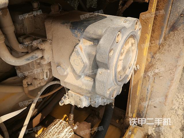 液壓泵艙室正面整體(整機(jī)外觀) 液壓泵艙室正面整體(整機(jī)外觀)