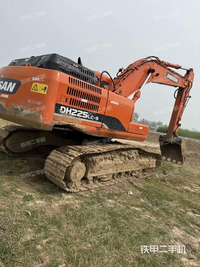 整機(jī)右后45°(整機(jī)外觀) 整機(jī)右后45°(整機(jī)外觀)