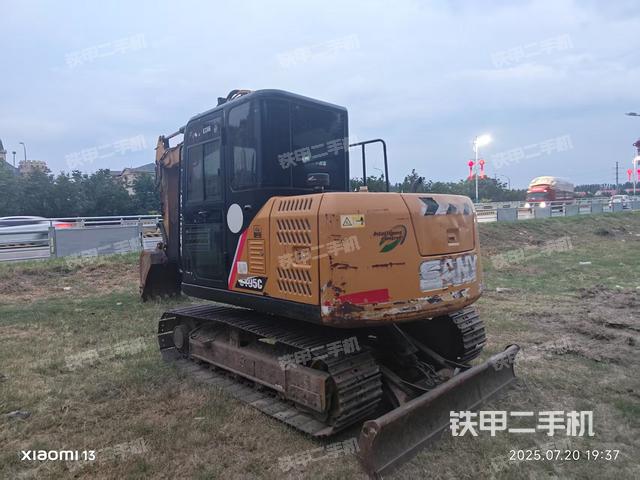 駕駛室整體(整機(jī)外觀) 駕駛室整體(整機(jī)外觀)
