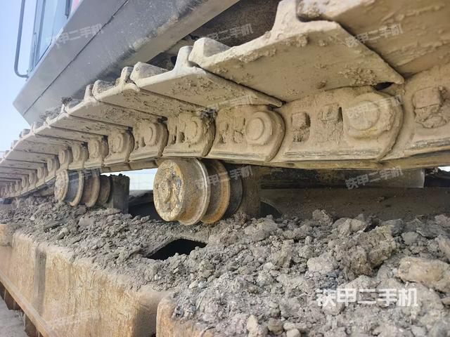 单侧履带整体(整机外观) 单侧履带整体(整机外观)