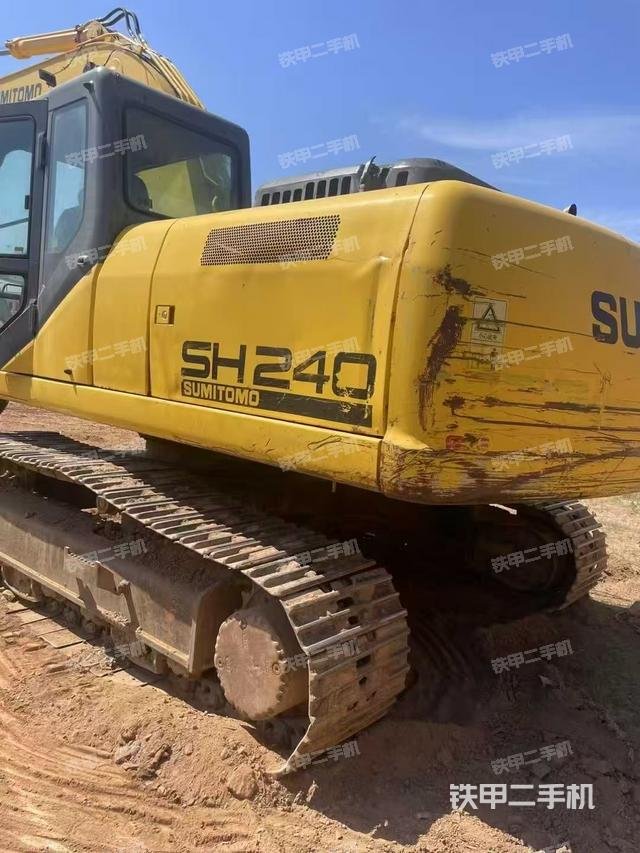 駕駛室頂部(整機外觀) 駕駛室頂部(整機外觀)