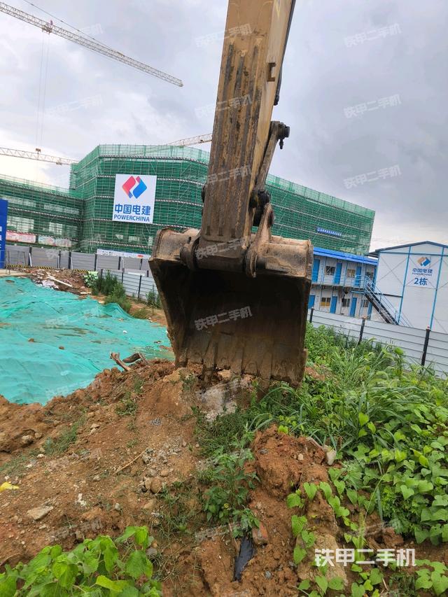 小臂整体左后(工作和回转装置) 小臂整体左后(工作和回转装置)