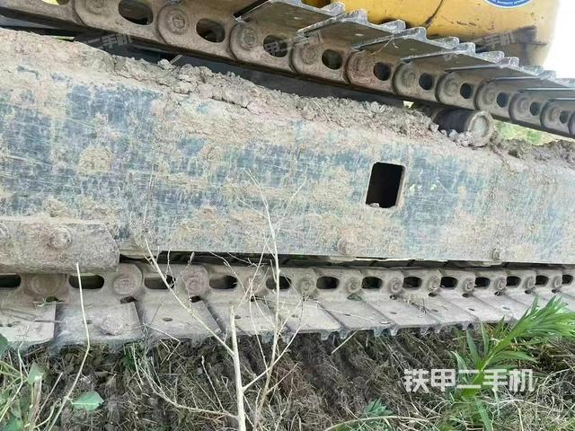 單側(cè)履帶整體(整機(jī)外觀) 單側(cè)履帶整體(整機(jī)外觀)