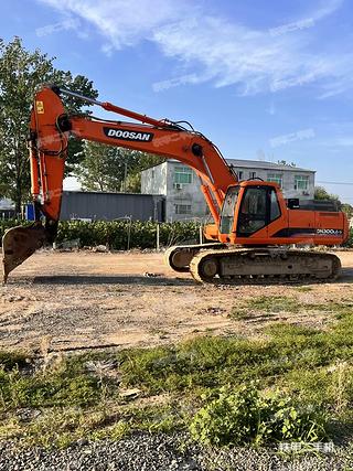 斗山DH300LC-7挖掘机实拍图片