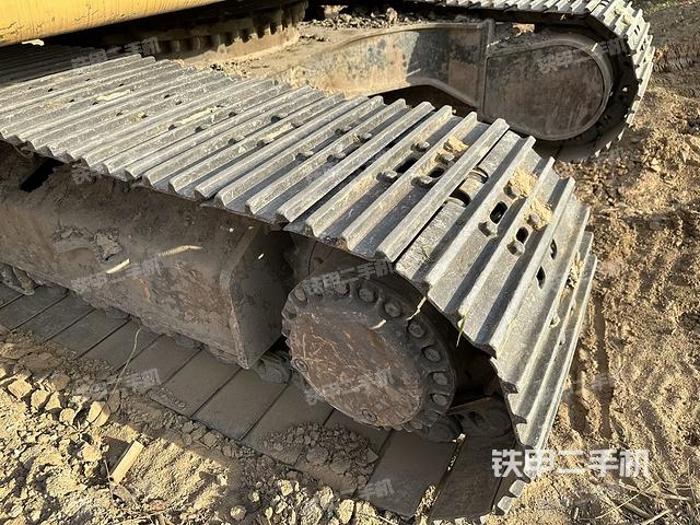 单侧履带整体(整机外观) 单侧履带整体(整机外观)