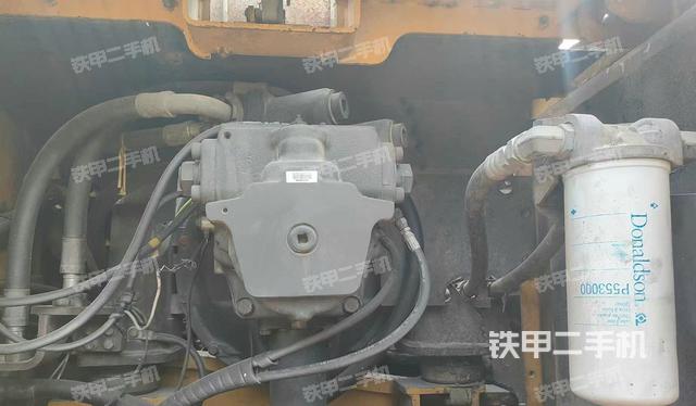 液壓泵艙室正面整體(整機外觀) 液壓泵艙室正面整體(整機外觀)