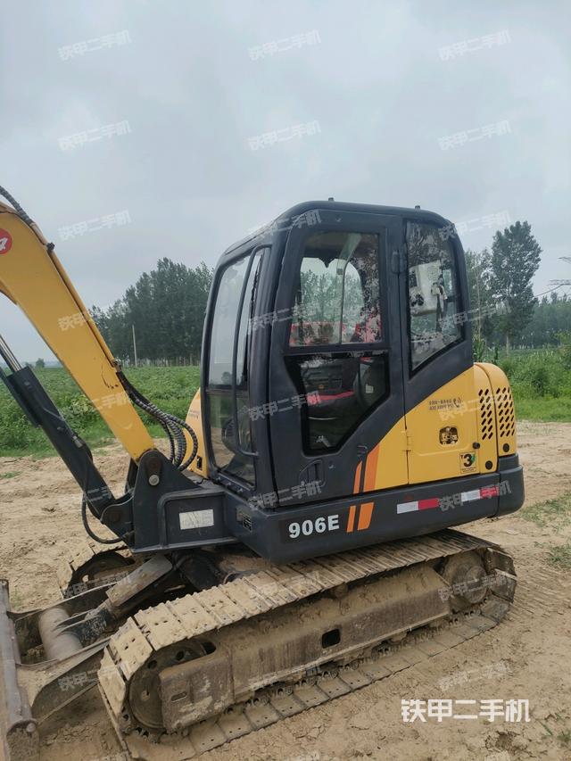 駕駛室整體（整機外觀）