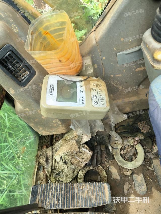 駕駛室整體(整機外觀) 駕駛室整體(整機外觀)
