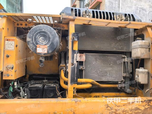 散熱器正面(大件艙室) 散熱器正面(大件艙室)