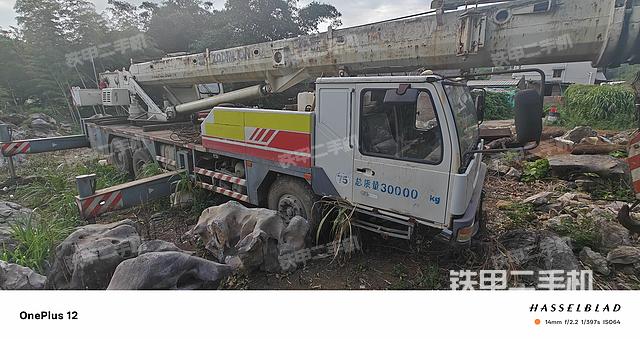 整機(jī)右側(cè)(設(shè)備外觀及核心部件) 整機(jī)右側(cè)(設(shè)備外觀及核心部件)