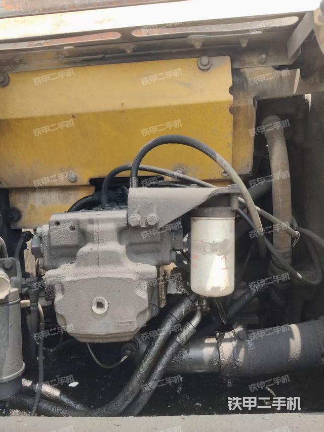 液壓泵艙室正面整體(整機(jī)外觀) 液壓泵艙室正面整體(整機(jī)外觀)