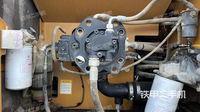 液壓泵艙室正面整體(整機(jī)外觀) 液壓泵艙室正面整體(整機(jī)外觀)