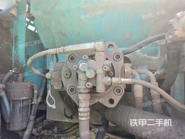 液壓泵艙室正面整體(整機(jī)外觀) 液壓泵艙室正面整體(整機(jī)外觀)