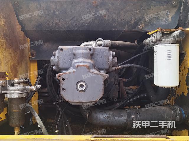 液壓泵艙室正面整體(整機外觀) 液壓泵艙室正面整體(整機外觀)