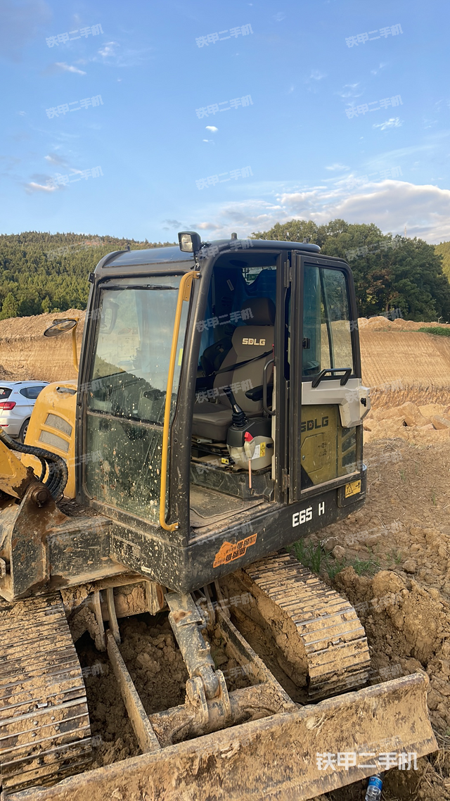 駕駛室整體（整機外觀）