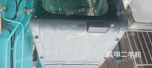 驾驶室顶部（整机外观）