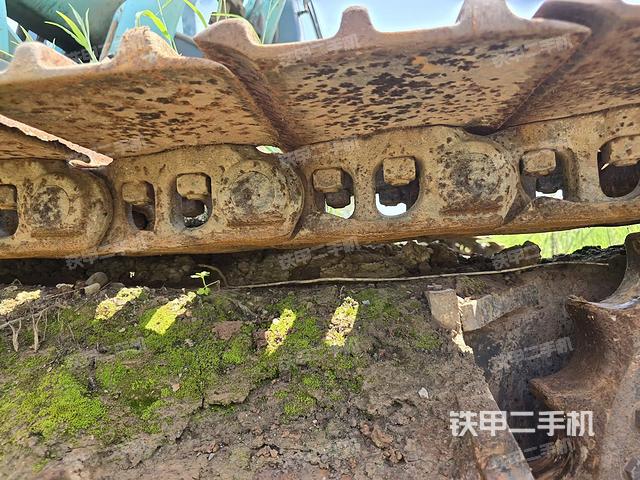 單側(cè)履帶整體(整機(jī)外觀) 單側(cè)履帶整體(整機(jī)外觀)
