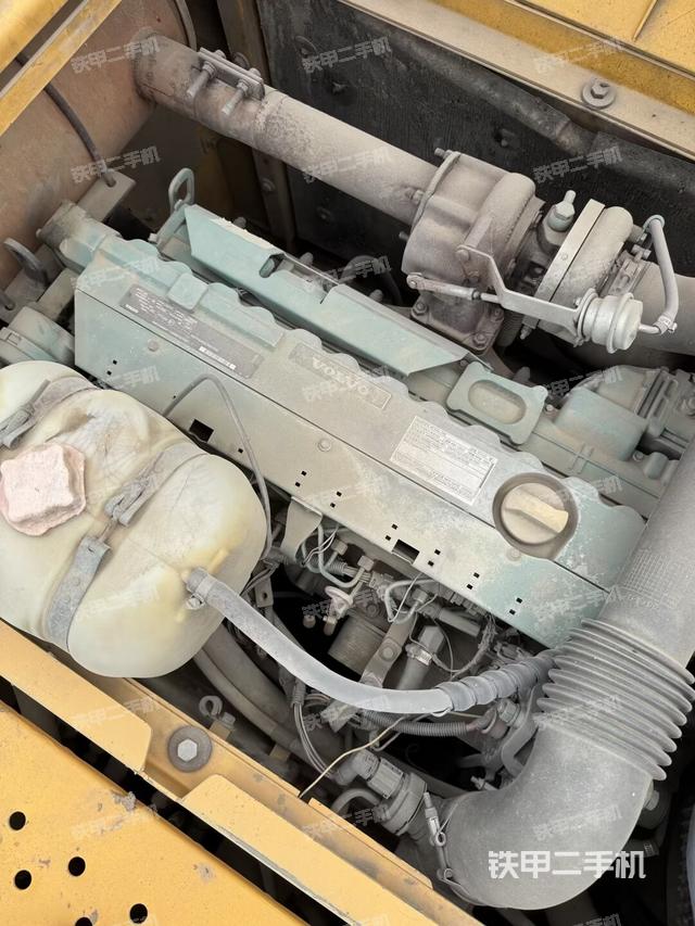 發(fā)動機(jī)整體俯視(整機(jī)外觀) 發(fā)動機(jī)整體俯視(整機(jī)外觀)