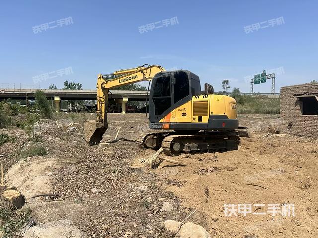 驾驶室整体(整机外观) 驾驶室整体(整机外观)