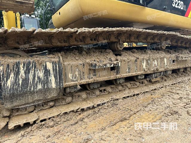 单侧履带整体(整机外观) 单侧履带整体(整机外观)