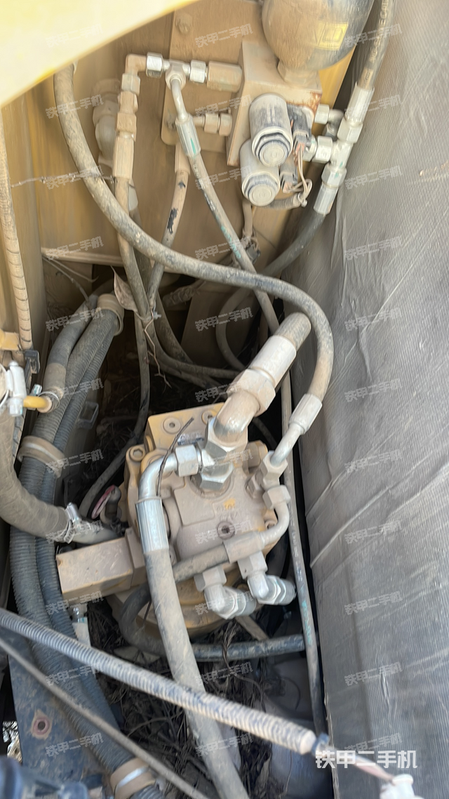 回轉(zhuǎn)馬達和主控閥（整機外觀）