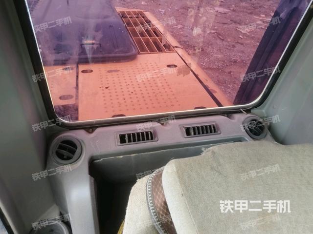左后方玻璃角標(biāo)(駕駛室部分) 左后方玻璃角標(biāo)(駕駛室部分)