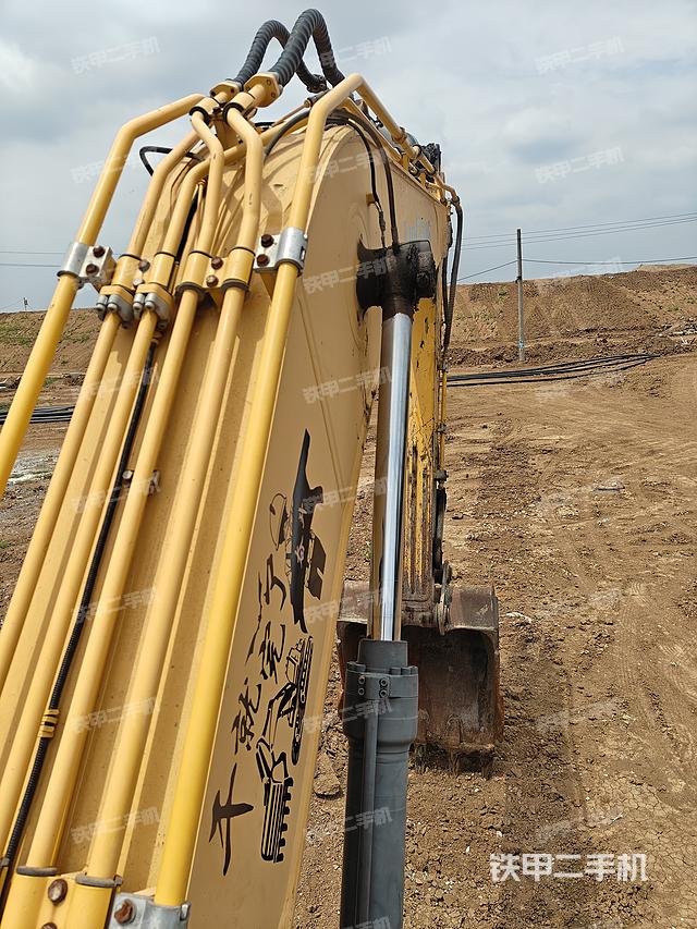 驾驶室顶部（整机外观）