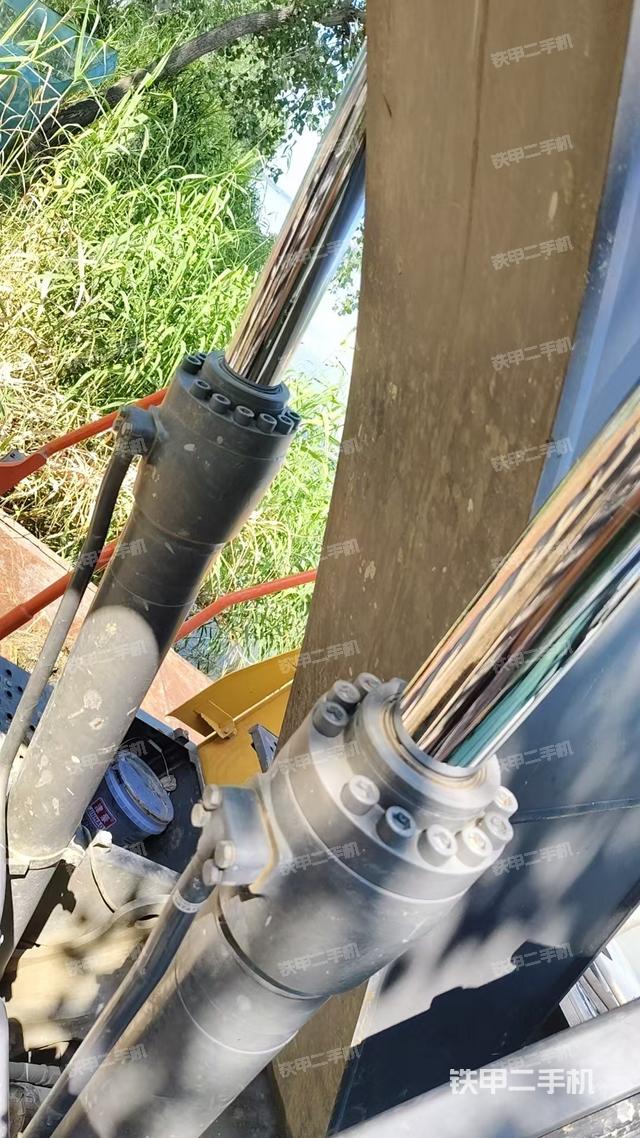 整機右后45°(整機外觀) 整機右后45°(整機外觀)