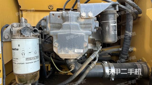 液压泵舱室正面整体(整机外观) 液压泵舱室正面整体(整机外观)