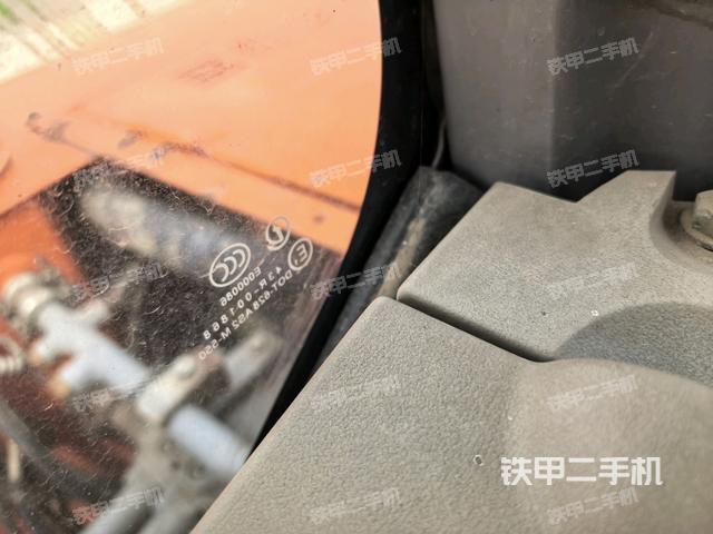 后窗玻璃角标(驾驶室部分) 后窗玻璃角标(驾驶室部分)