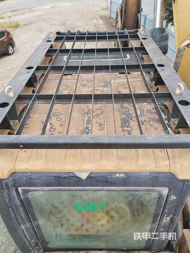 驾驶室顶部（整机外观）