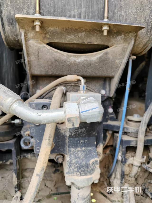 液壓泵艙室正面整體(整機(jī)外觀) 液壓泵艙室正面整體(整機(jī)外觀)