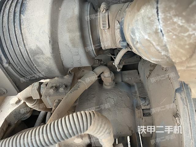 液壓泵艙室正面整體（整機外觀）