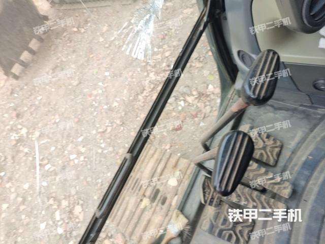 駕駛室左前45度(駕駛室部分) 駕駛室左前45度(駕駛室部分)