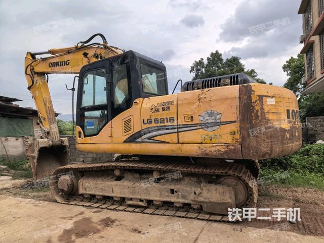 龙工LG6215挖掘机