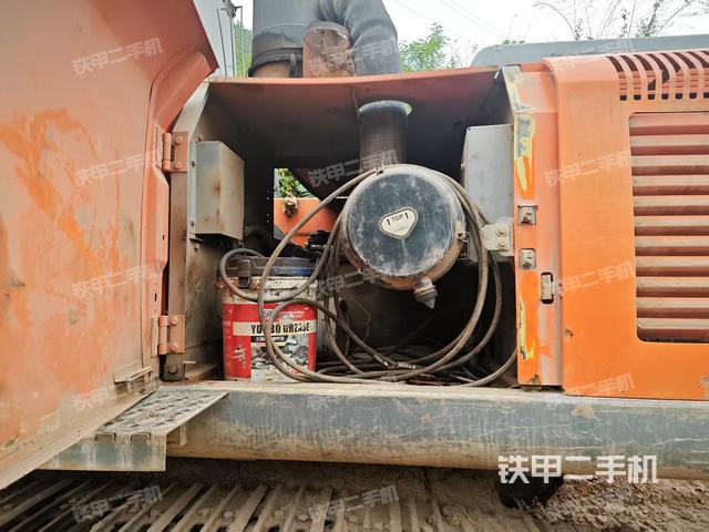 驾驶室顶部（整机外观）